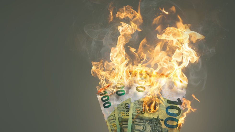 Υψηλότερος πληθωρισμός, χαμηλότερη ανάπτυξη - Aνατρέπει τα δεδομένα το Γραφείο Προϋπολογισμού